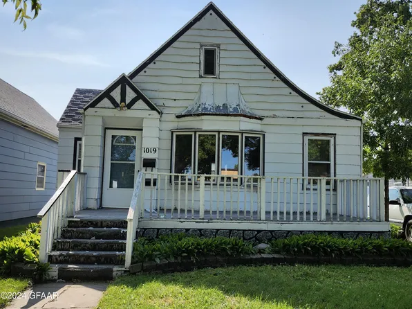 1019 N 4th St, Grand Forks, ND 58203