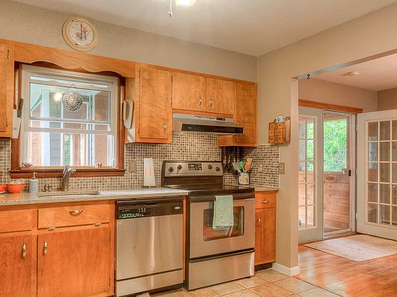 5th image of 47 Long Meadow Dr