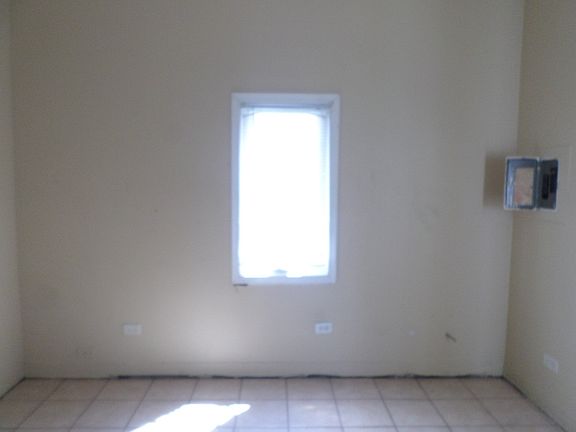 5th image of 15459 Leclaire Ave