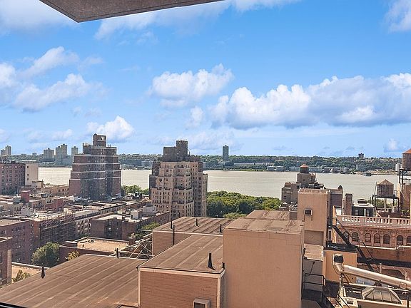 2nd image of 275 W 96th St APT 21D