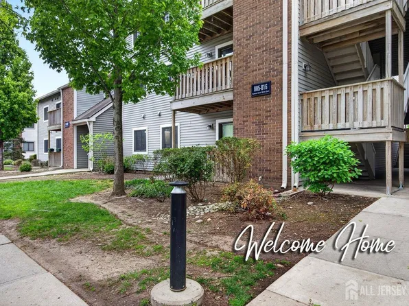 805 Ravens Crest Dr, Plainsboro, NJ 08536