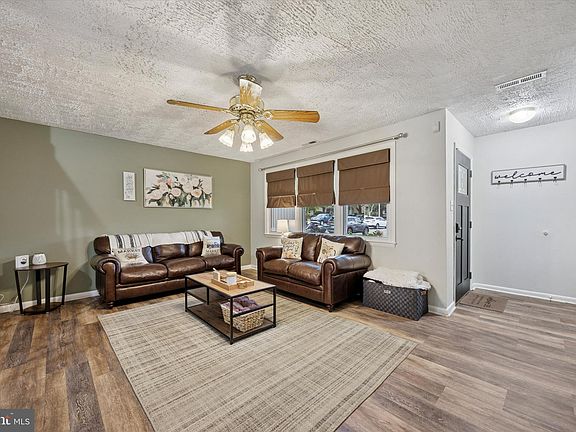 5th image of 303 Astor Ct