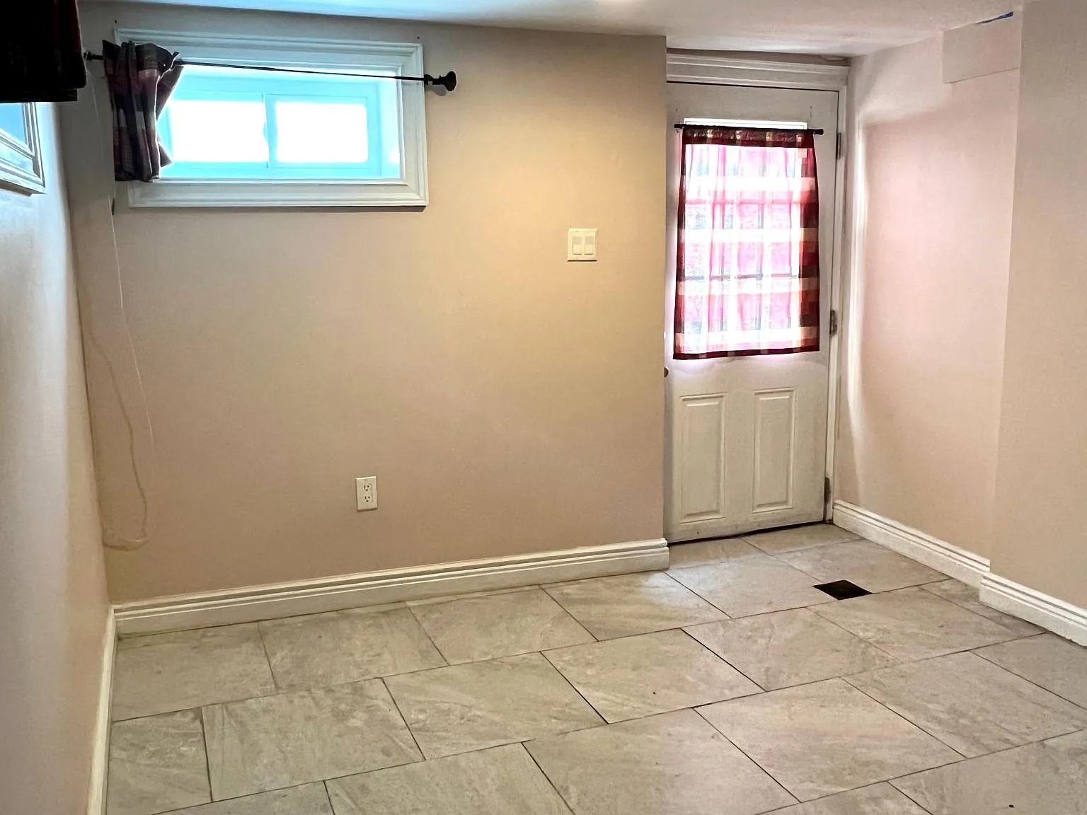 1315 Post Ave — Photo 4