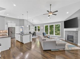 6229 N Green Hills Ln, Kansas City, MO 64151