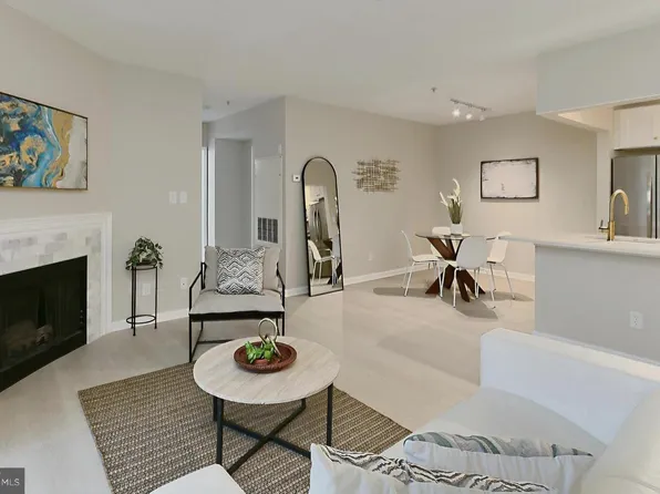 20301 Beechwood Ter Unit 203, Ashburn, VA 20147