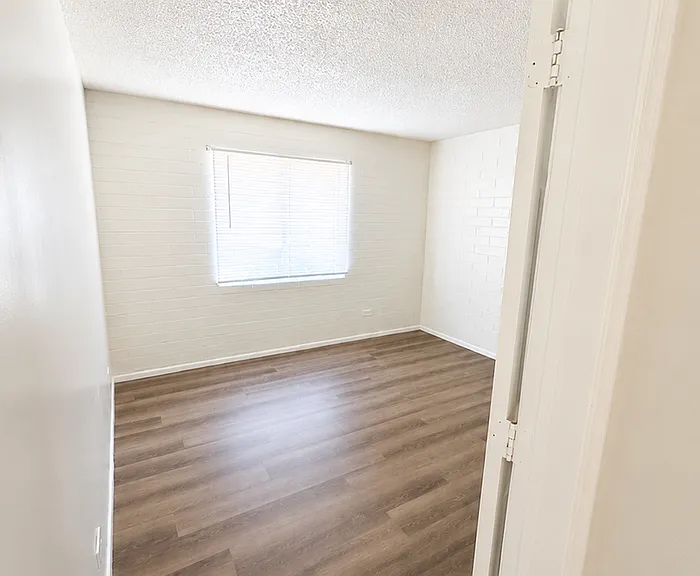 2041 W Berridge Ln #6 — Photo 9