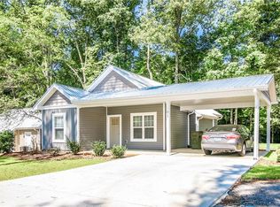 330 E Woodland Dr, Walhalla, SC 29691
