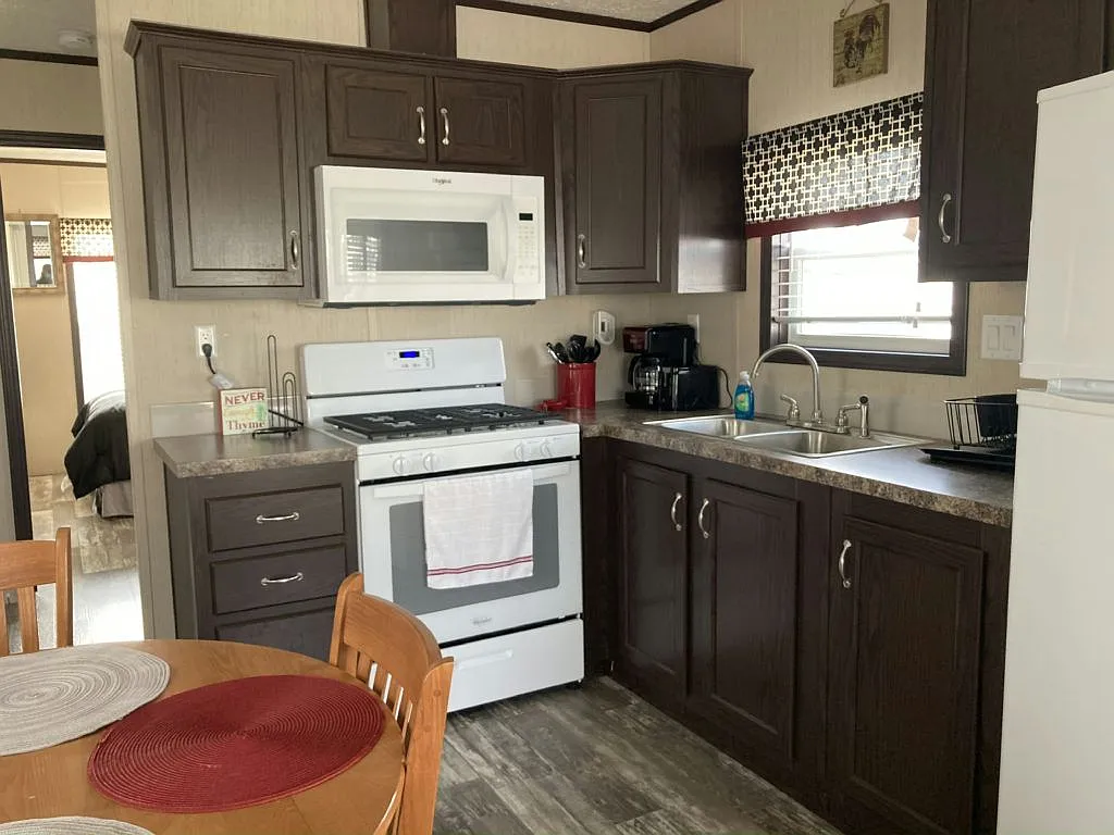 1 bed, 1.0 bath, 385 sqft, $1,200 — Photo 2