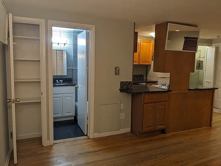 35 Park Avenue Ct #2 — Photo 5