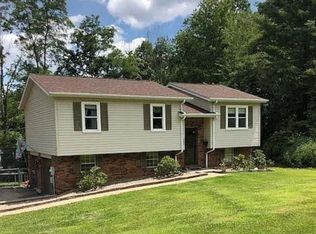 202 Honeysuckle Ln, Beckley, WV