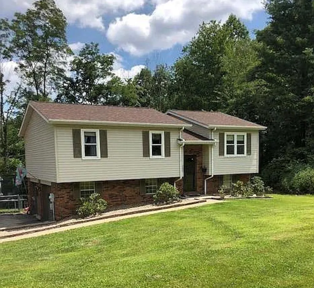 202 Honeysuckle Ln photo 1