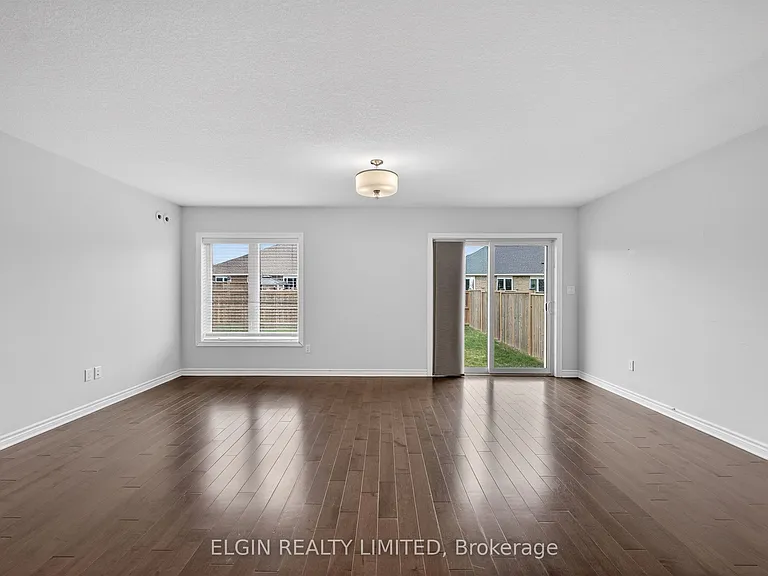 92 Renaissance Dr — Photo 11