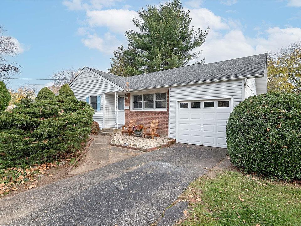 1st image of 10 Carlson Lane
