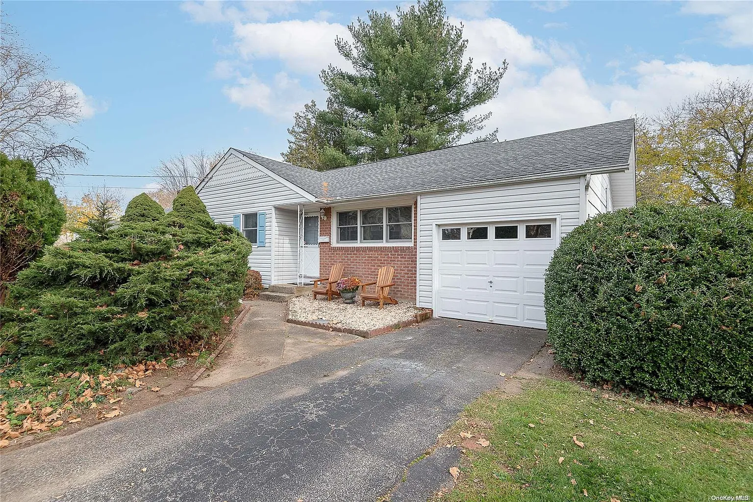 10 Carlson Lane photo 1