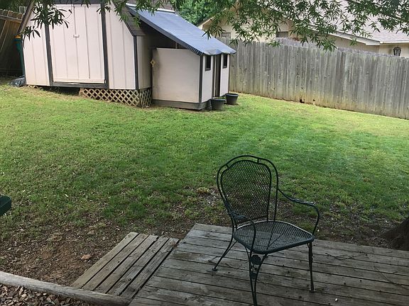 5th image of 921 Eastwood Dr