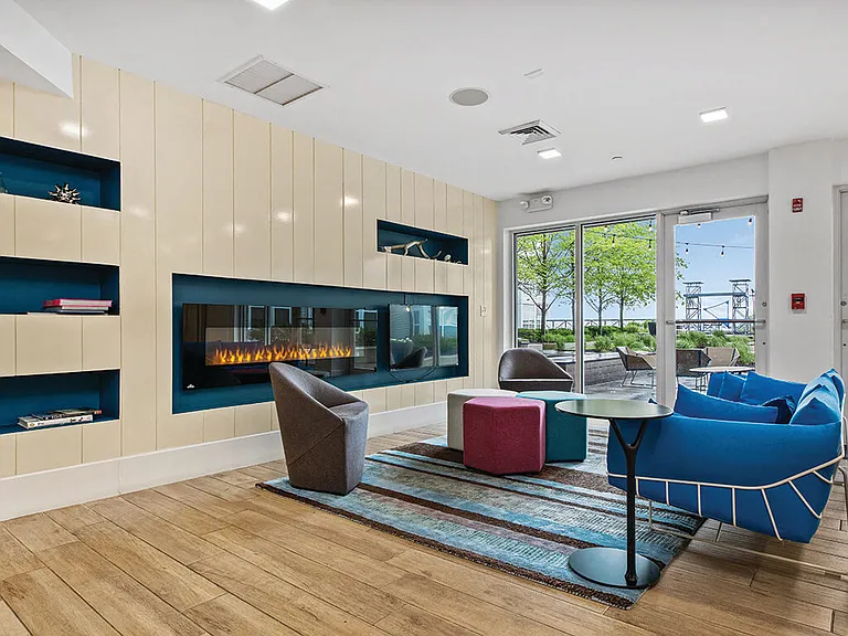 Axis Admiral's Hill Apartments — Photo 14
