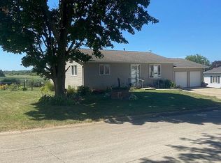 402 West St, Victor, IA 52347