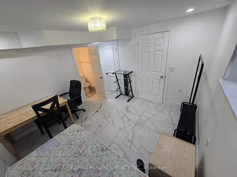 38 Collingsbrook Blvd #2 — Photo 4