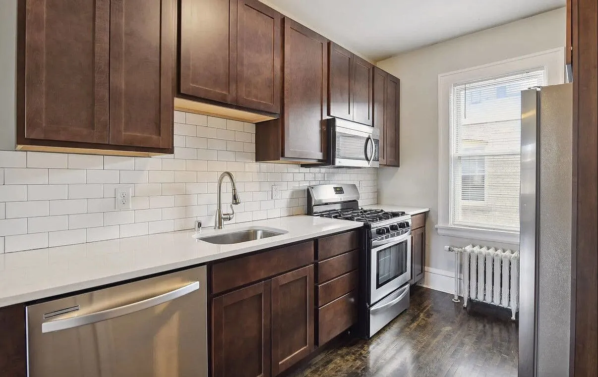 2901 James Avenue South — Photo 2