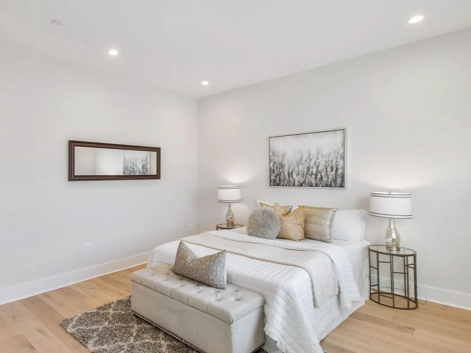 The design is slightly different from what is pictured. Contact me for up-to-date photos of the furnishings and amenities.