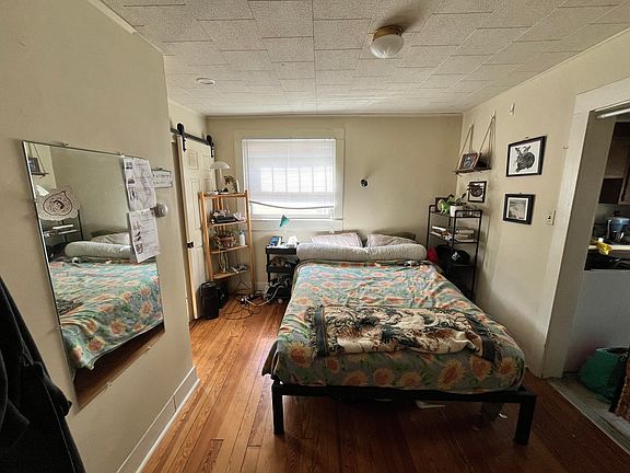 3rd image of 223 E 1st St #2