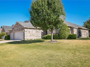 9013 Crestview Dr, Denton, TX 76207