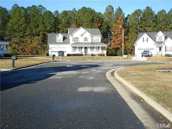 2nd image of 8 Edgewater Dr