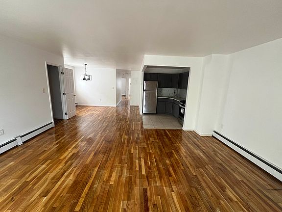 4th image of 1635 Hering Ave #2