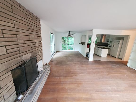 2nd image of 1600 Highland Park