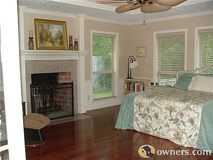 Master bedroom 17x17