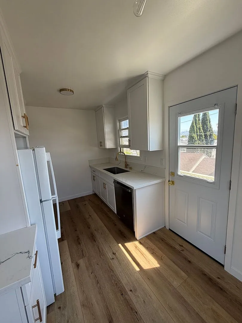 500-506 N Mariposa Avenue — Photo 4