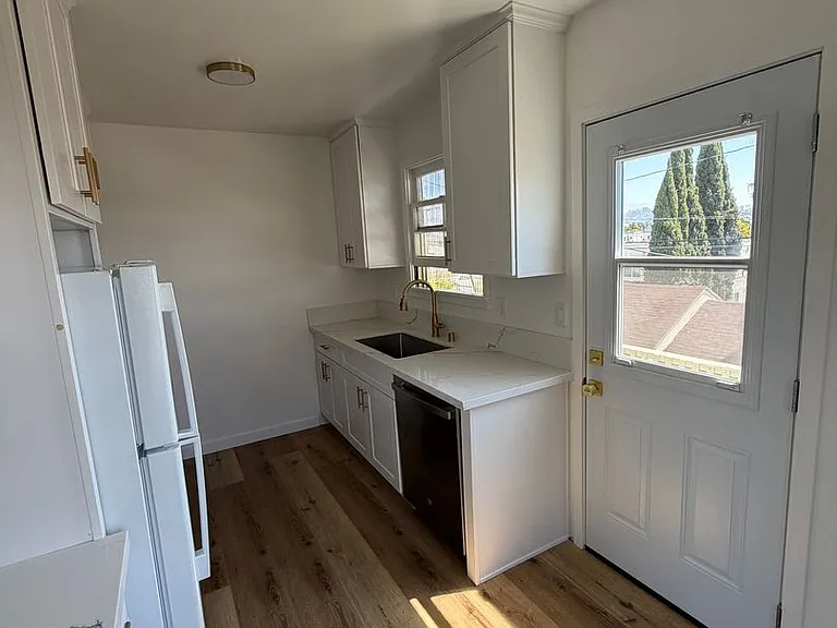 500 N Mariposa Ave — Photo 4