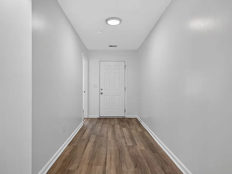 20 Kimpton Dr — Photo 3