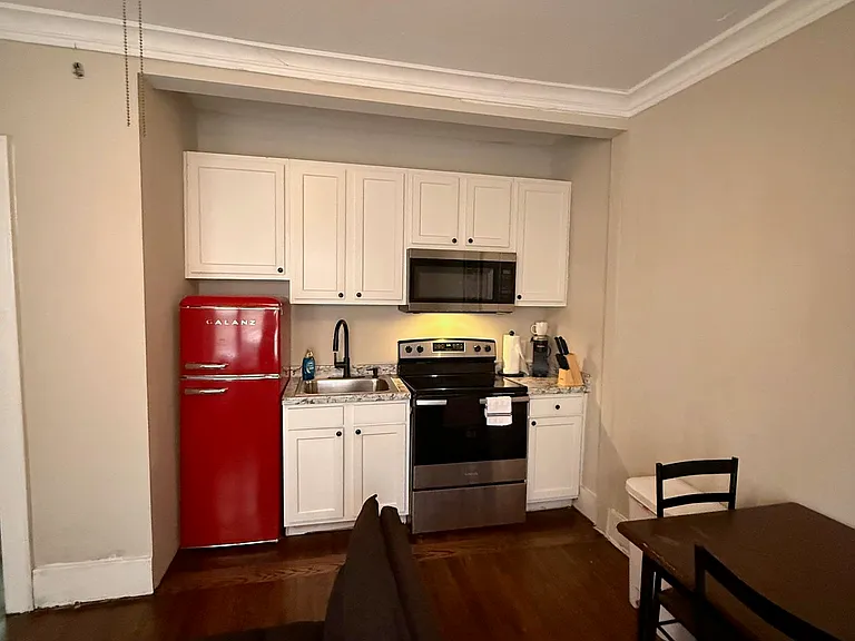 145 S Fitzhugh St — Photo 28