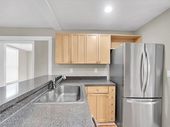 4th image of 3962 42nd Ave N