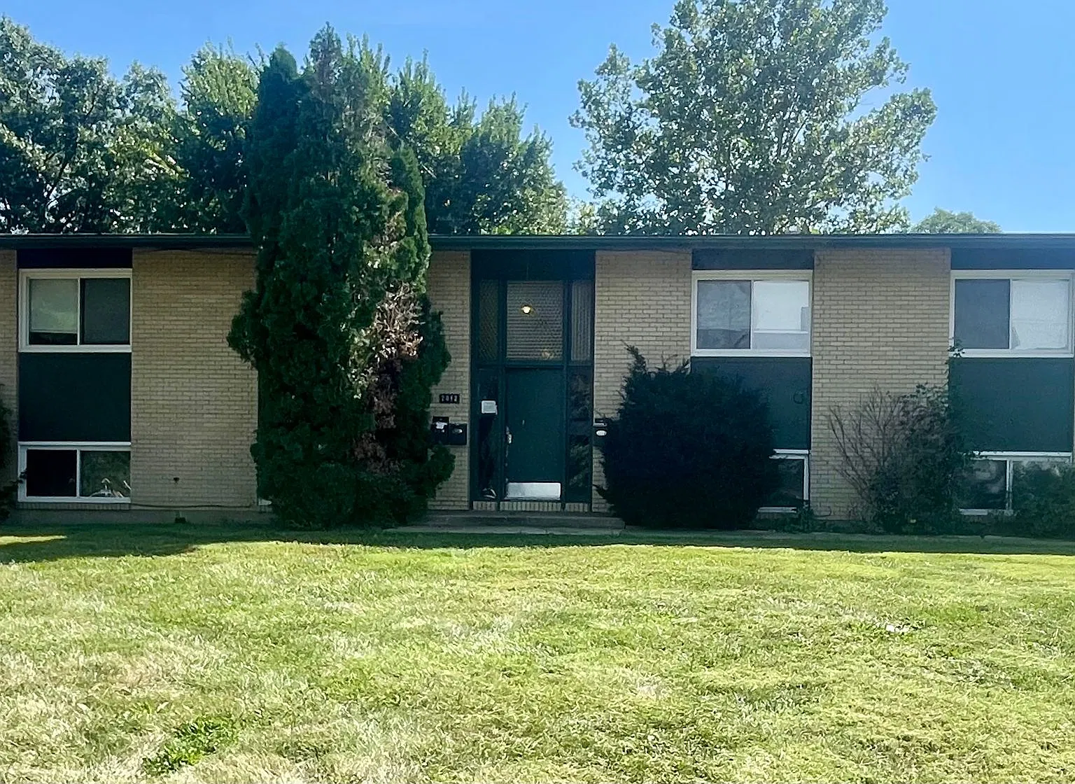 2 bed, 850 sqft, $900 — Photo 1