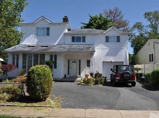 2170 Holland Way, Merrick, NY 11566