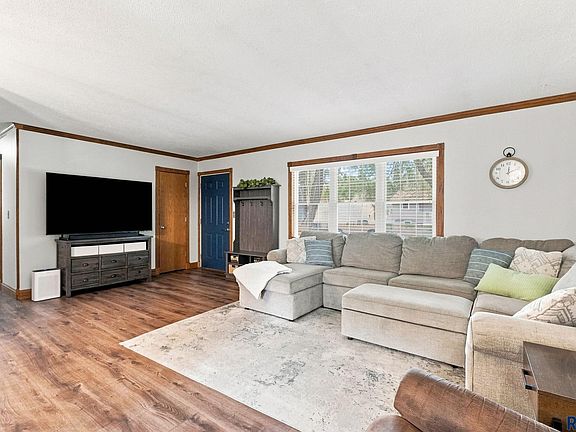3rd image of 5825 W 50th St