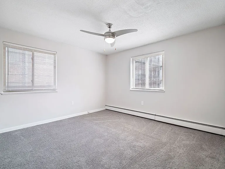 Coventry Mayfield Apartments — Photo 33