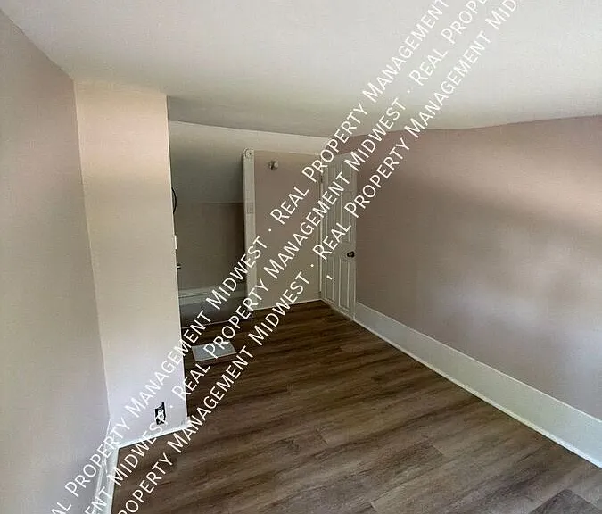 2504 Forest Home Ave — Photo 28