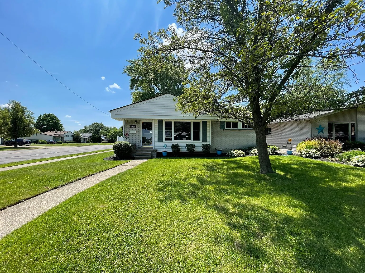 1620 Woodlawn Ave — Photo 2