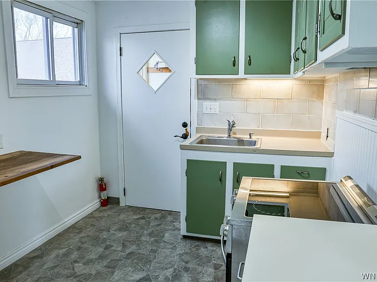 21 Center St #UPPER — Photo 3