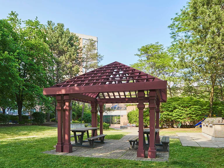 77 Finch Ave W — Photo 8