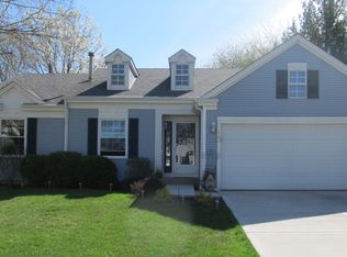 13 Whispering Dr, Streamwood, IL 60107