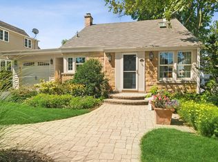 508 Division St, Barrington, IL 60010