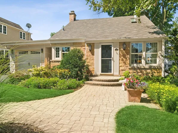 508 Division St, Barrington, IL 60010