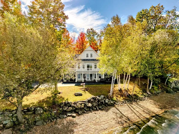 57 Farrants Point, Newport City, VT 05855
