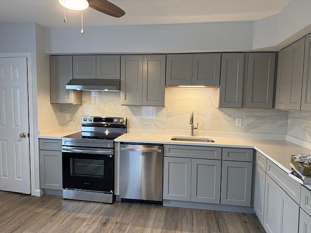 1st image of 51 Quaker Ln #51