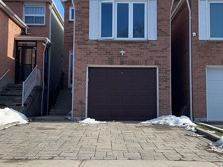 102 Seamist Cres — Photo 1
