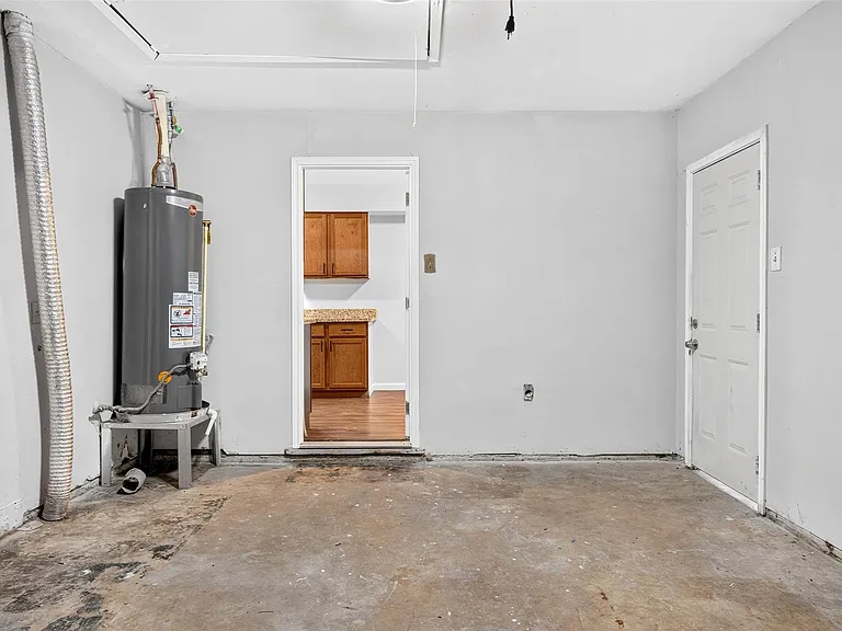 530 Globe St — Photo 30